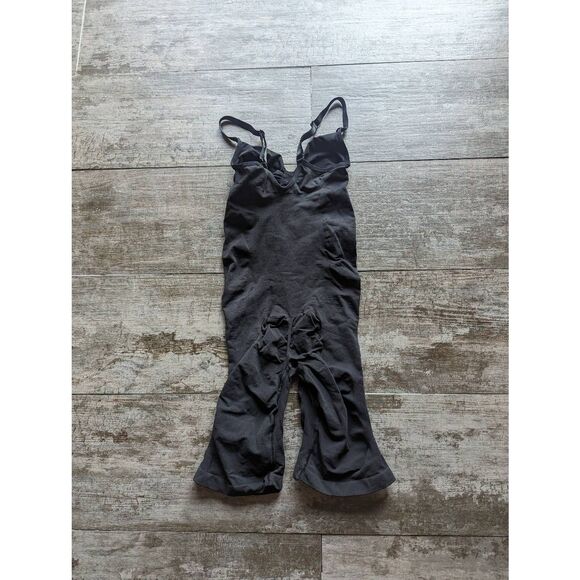 SKIMS Seamless Sculpt Mid Thigh Bodysuit in Onyx - Picture 6 of 6